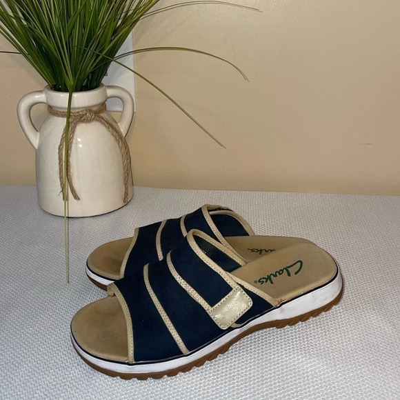 Clarks women’s sandals 8 navy blue tan comfort canvas flat slip on slides casual - Picture 1 of 6